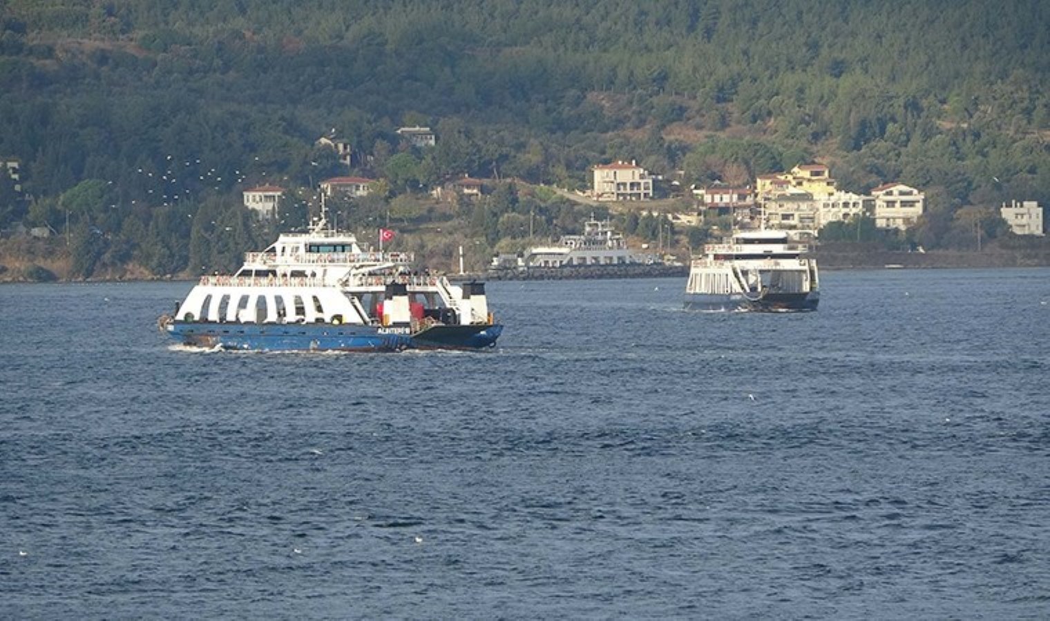 Bozcaada ve Gökçeada feribot seferlerine ‘fırtına’ engeli